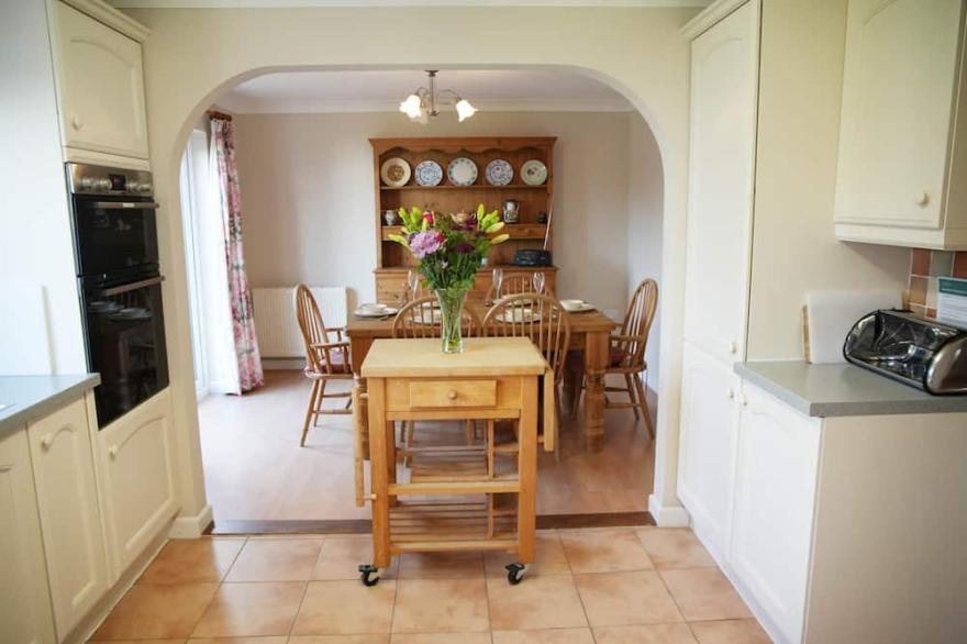 Haven Cottage with ample parking