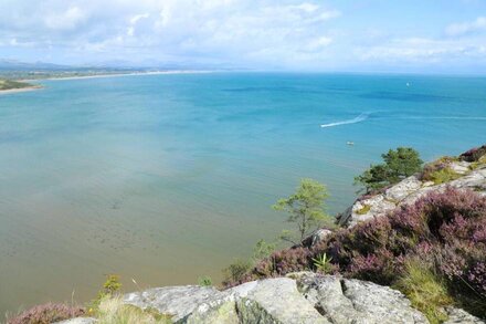 97 CRUGAN, family friendly, character holiday cottage in Llanbedrog