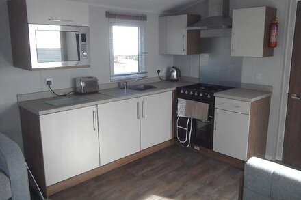 Modern Deluxe 3 bedroom caravan with sea views