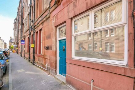 Stunning, Refurbished 2 Bed - Free Street Parking