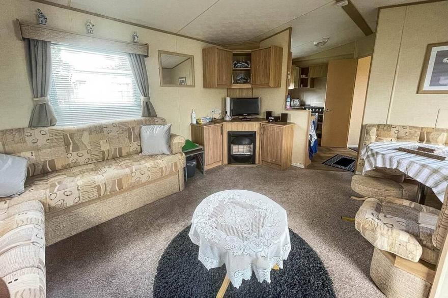 Great 8 berth caravan at Southview Holiday Park near Skegness Beach ref 33027O