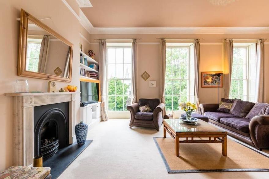 Beautiful Apartment close to town centre, Beautiful Apartment, 5 Minutes from Town Centre