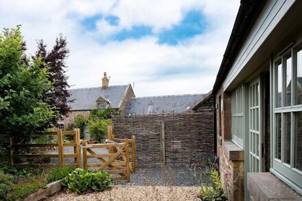 HERITAGE COTTAGE set in peaceful rural surroundings, Scottish Borders