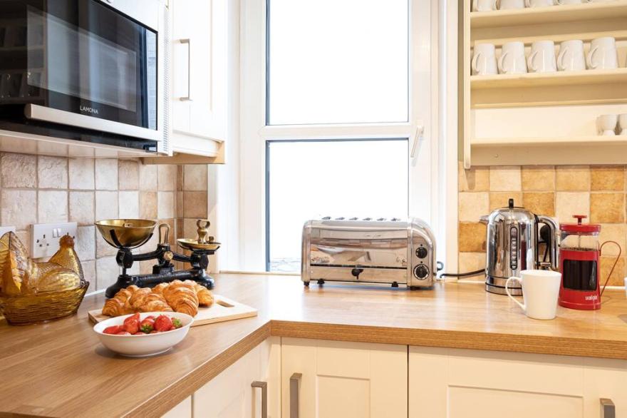 KIRKLANDS, pet friendly, character holiday cottage in Keswick