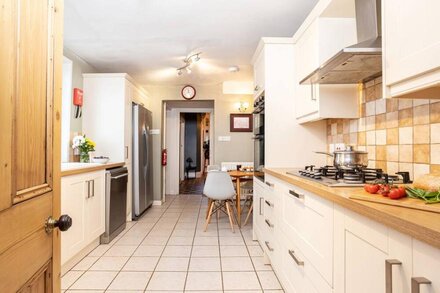 KIRKLANDS, pet friendly, character holiday cottage in Keswick