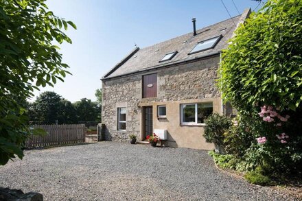 COLDSTREAM COACH HOUSE - Tweed fishing, golf & river walks, village pubs nearby