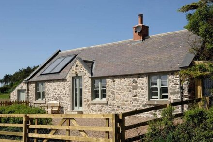 BARLEY HILL COTTAGE - Set in Beautiful Unspoilt Countryside with Fabulous Views