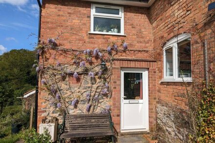 Charming, quirky hillside 3 bedroom cottage