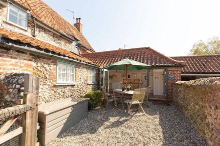 Lavender Cottage -  a self catering cottage that sleeps 4 guests  in 2 bedrooms