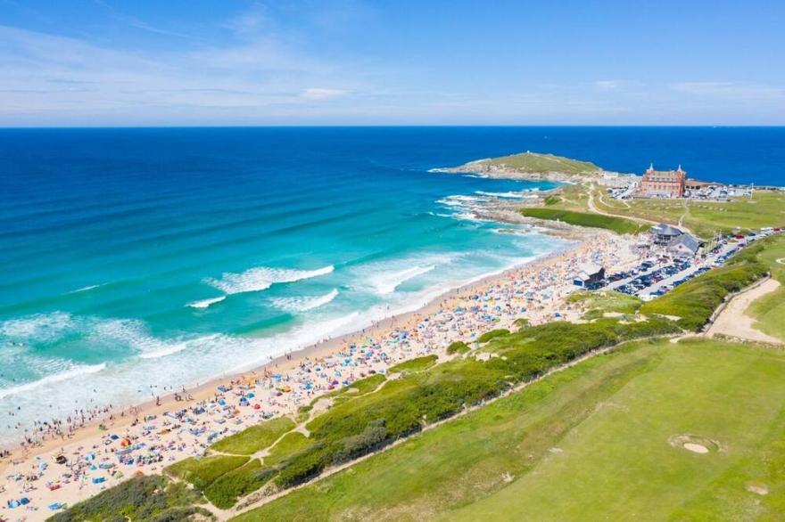 Pass the Keys | Modern Two Bedroom Apartment near Fistral Beach