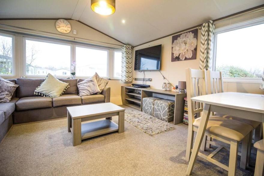 Beautiful caravan for hire at Southview Holiday Park near Skegness ref 33101V