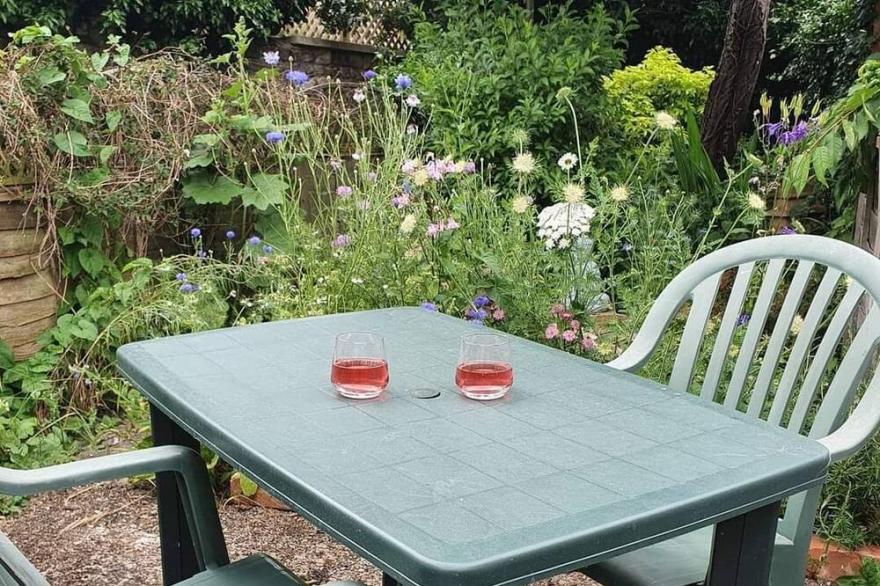 Dog Friendly Cottage In The Cotswolds, Winchcombe, Local Pubs