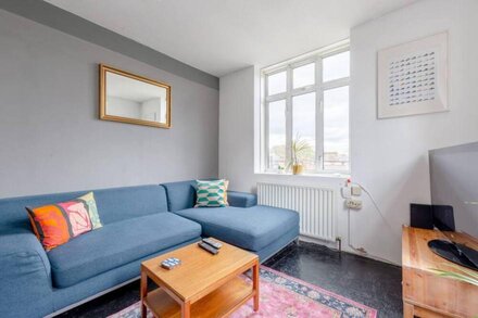 Bright & Spacious 2BD Flat - Hackney