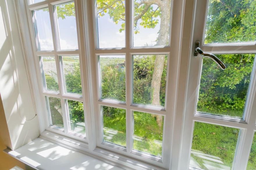 Glan Gors Felin - sleeps 8 guests  in 4 bedrooms