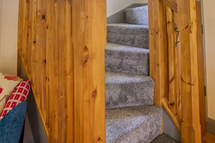 Bettws Farmhouse -  a ground floor bedroom that sleeps 8 guests  in 4 bedrooms