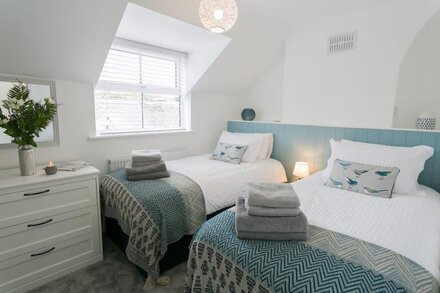 45 Bryn Lane -  a sea view that sleeps 8 guests  in 4 bedrooms