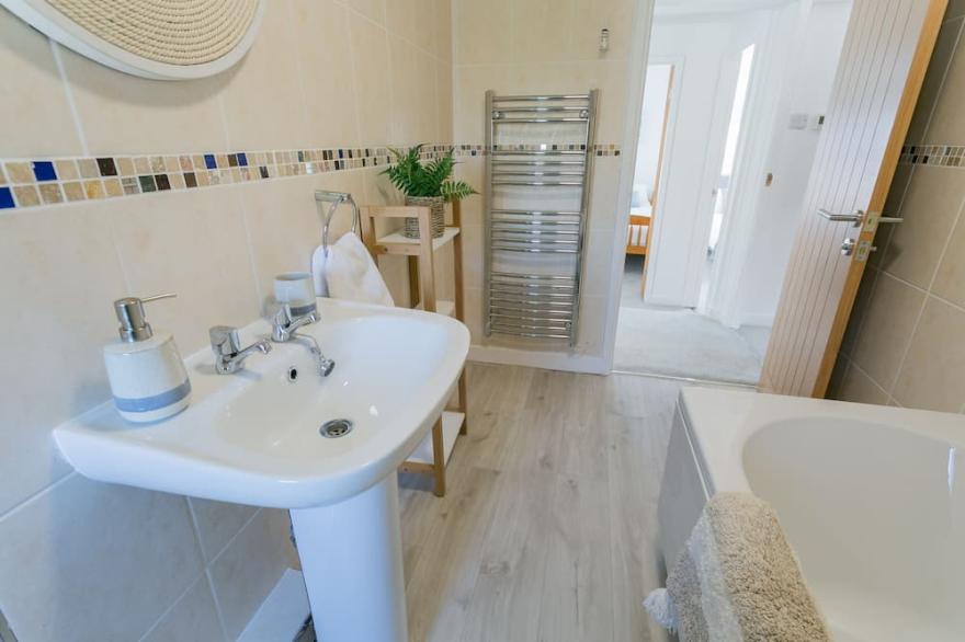 Y Bwthyn -  a dog that sleeps 6 guests  in 3 bedrooms