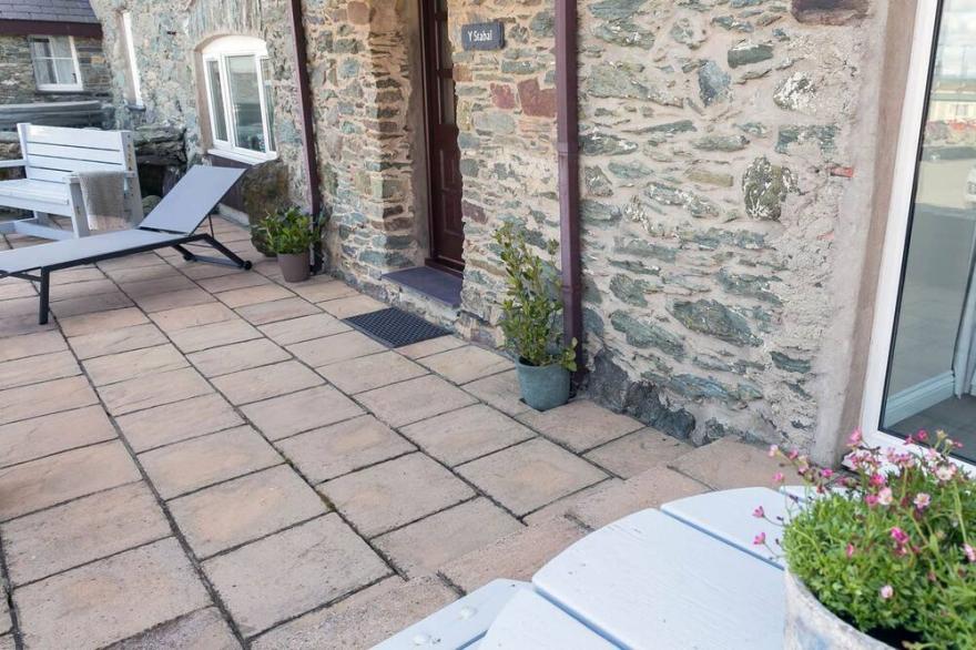 Stabal Penrhyn -  an on the beach that sleeps 6 guests  in 3 bedrooms