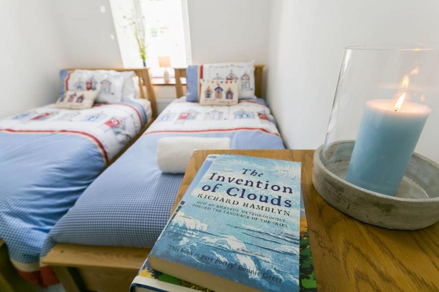 Tyddyn Waen -  a dog that sleeps 6 guests  in 3 bedrooms