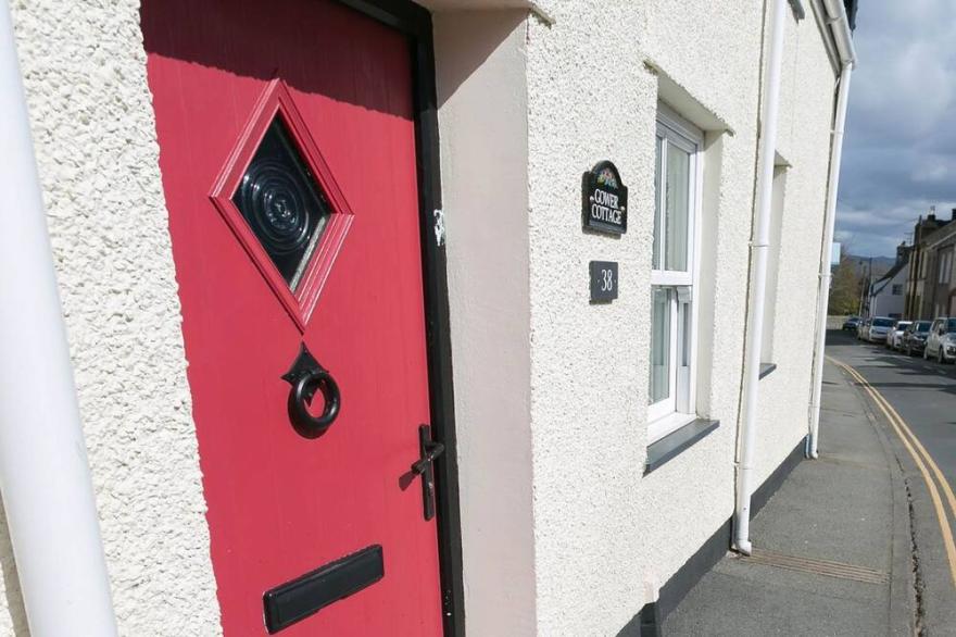 Gower Cottage -  a town that sleeps 4 guests  in 2 bedrooms