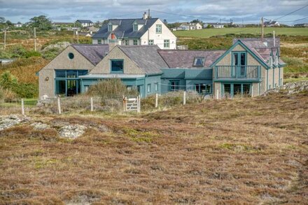 Plas Esgob -  an on the beach that sleeps 8 guests  in 4 bedrooms