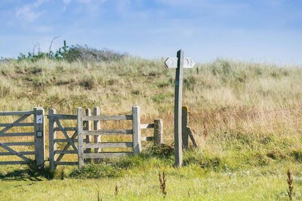 Borth Bach -  an on the beach that sleeps 4 guests  in 2 bedrooms