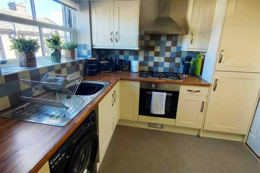 Modern 2-Bed Apartment , Heart Of Queensbury. Great Walks Nearby!