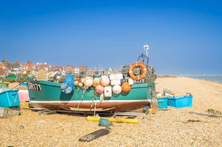 Inviting 2-Bed 2- bath Cottage in Deal well locate