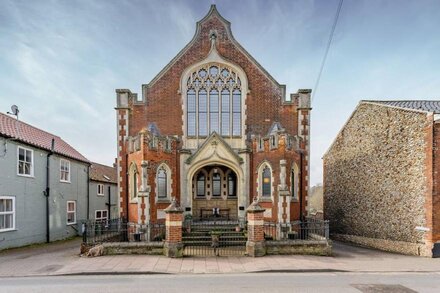 Nave House - sleeps 6 in Fakenham town centre