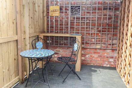 THE OLD STATION HOUSE, pet friendly, with hot tub in Withernsea