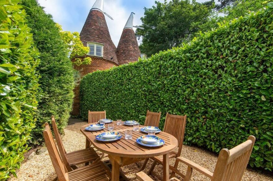 Luxury Oasthouse With Vaulted Ceiling In Rural Sussex