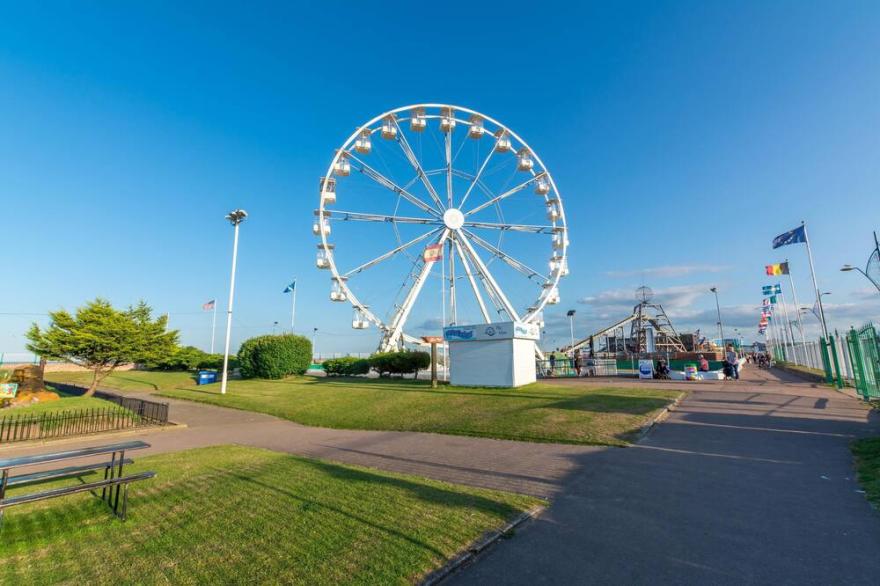 Lovely caravan at Wild Duck Haven Park in Norfolk ref 11092KC