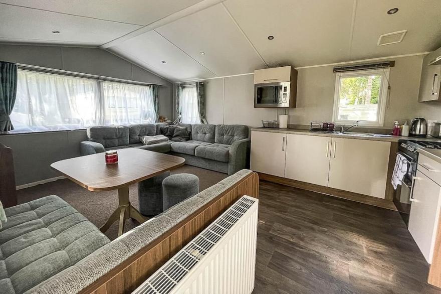 Lovely caravan at Wild Duck Haven Park in Norfolk ref 11092KC