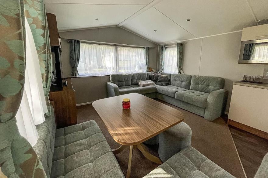 Lovely caravan at Wild Duck Haven Park in Norfolk ref 11092KC