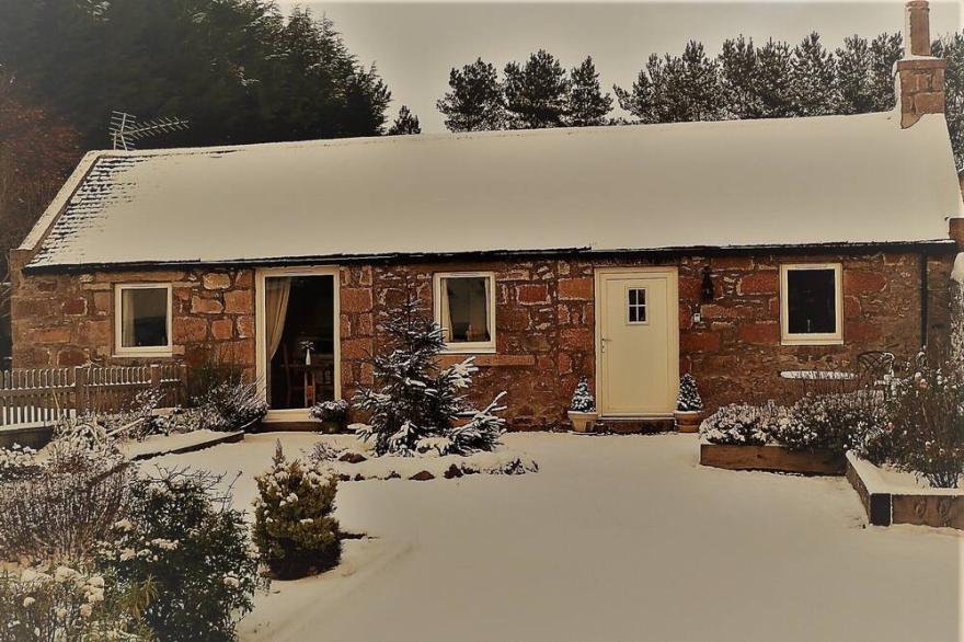 Acorn Bothy Cottage In Glorious Aberdeenshire Ideal For Couples Or Singles