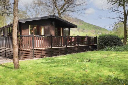 DERWENT LODGE, pet friendly, with a garden in Keswick