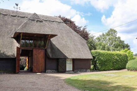 BLACKBIRD COTTAGE, family friendly, with a garden in Lyminge