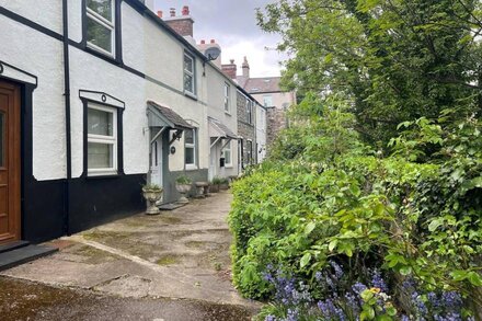 4 RAILWAY TERRACE, pet friendly, with a garden in Conwy