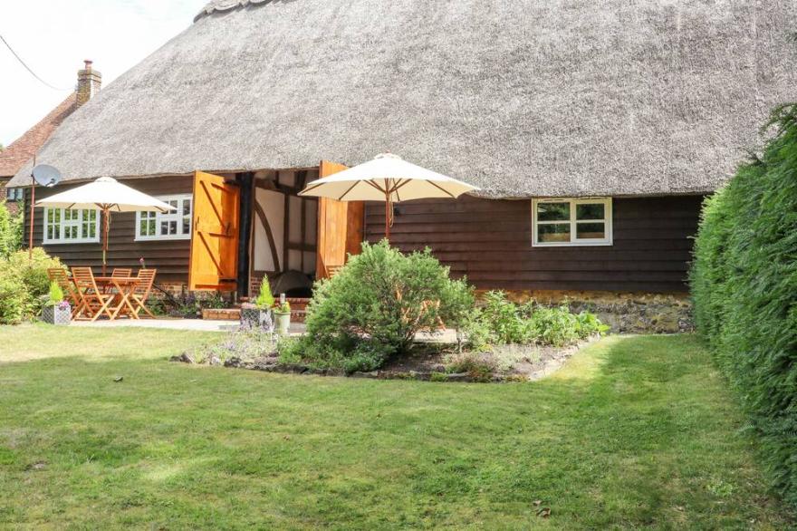 WREN COTTAGE, family friendly, character holiday cottage in Lyminge