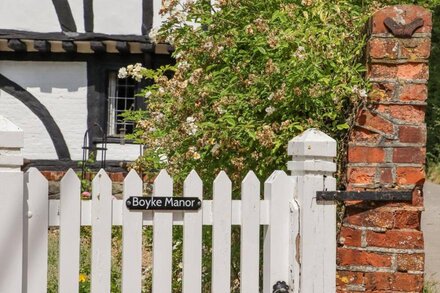 WREN COTTAGE, family friendly, character holiday cottage in Lyminge