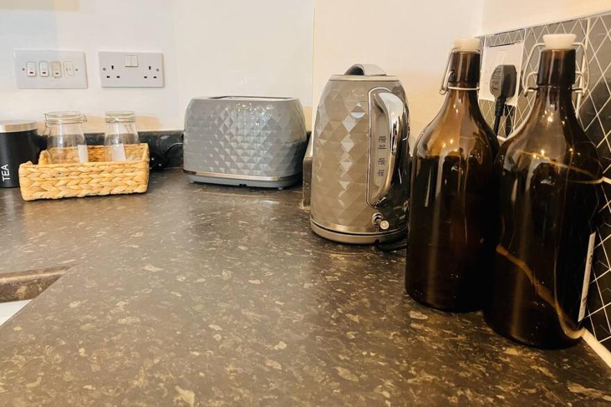 1 bed flat near to Slough Station/ Legoland/ Windsor Castle/ London