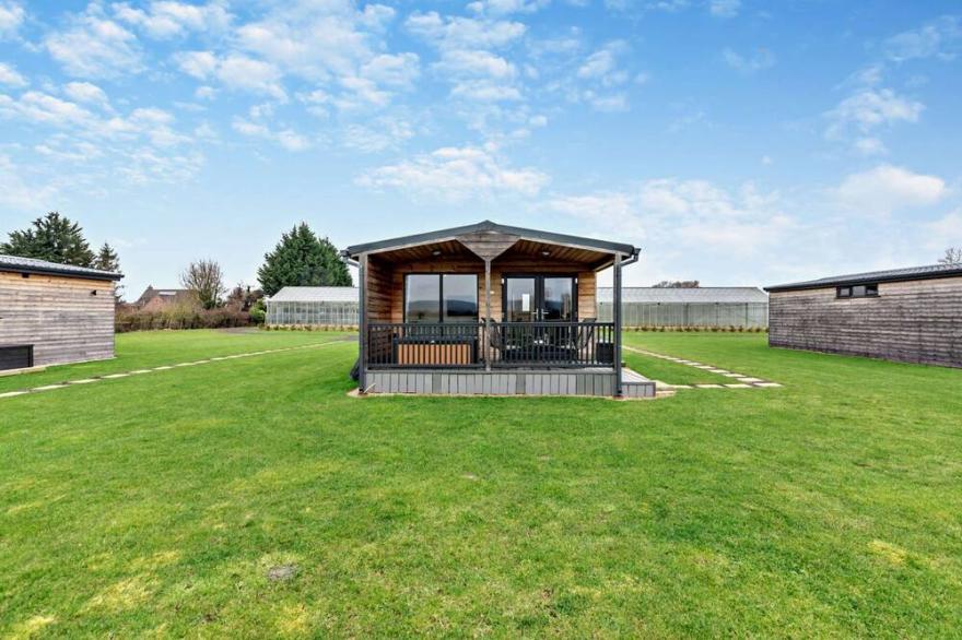 Cotswold lodge with hot tub - Cotswold View