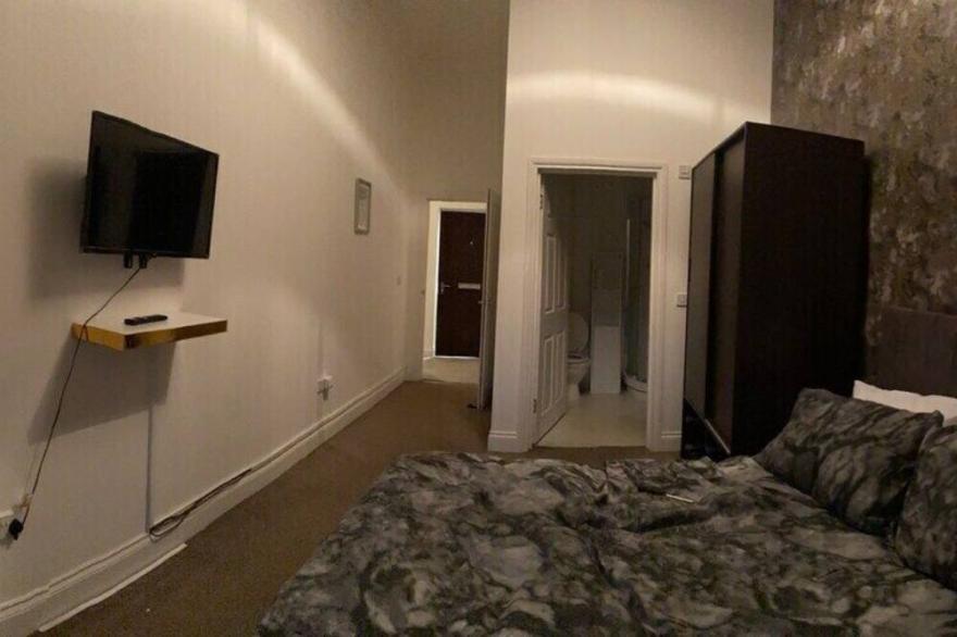 Modern 2 Bed City Centre Apartment