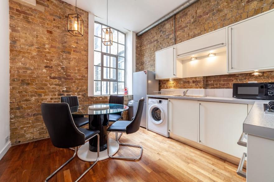 Stunning Loft-style Duplex 2 BDR Apt in Bow