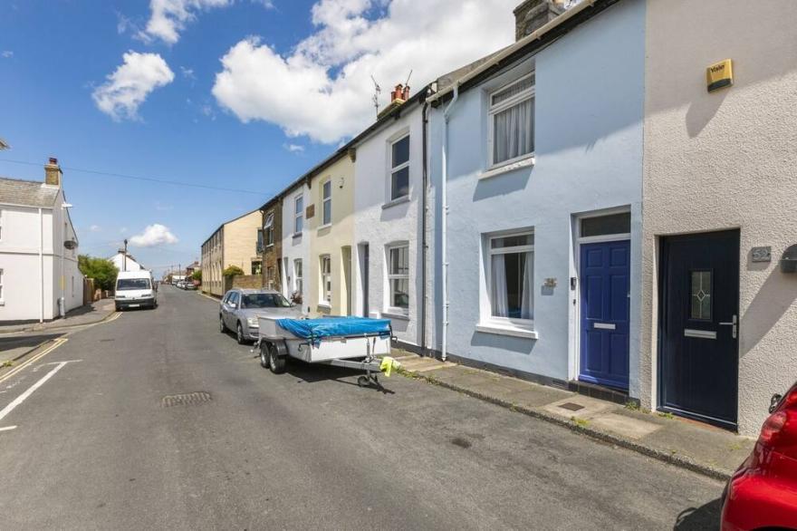 Stunning 2-Bed Cottage In Deal