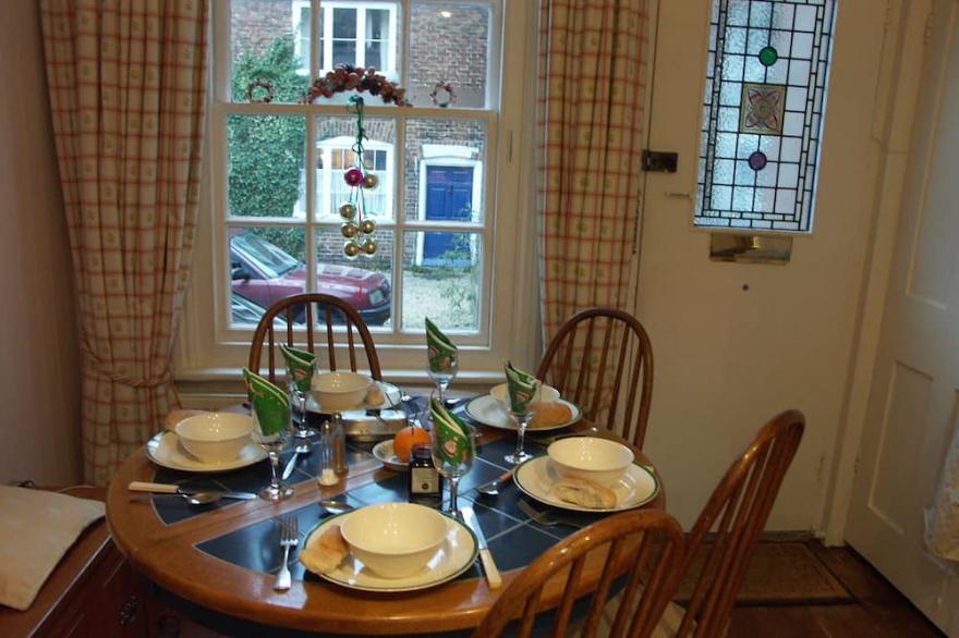 Delightful self-catering character property central Wingham Village 2 bedrooms