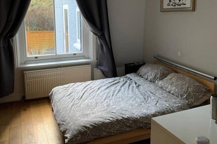 Central 1-bedroom flat with two beds