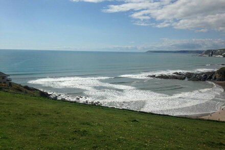 ON THE SEASIDE, tranquil