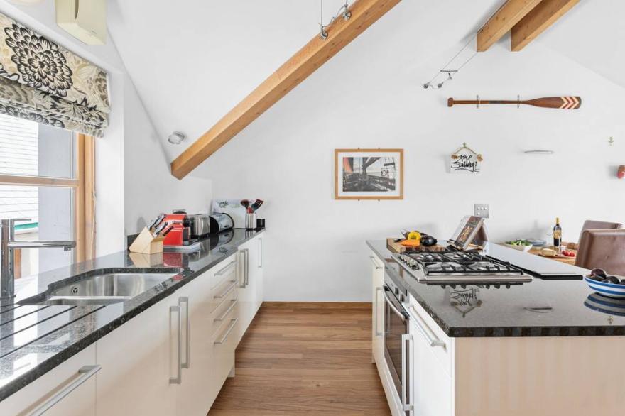 White Star -  a house that sleeps 4 guests  in 2 bedrooms