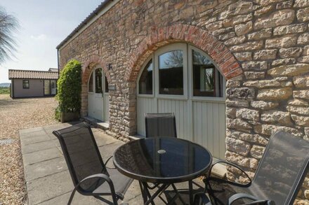 SUNNYSIDE, pet friendly, character holiday cottage in Bleadon